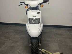 MBK BOOSTER BLANC – 2014 – TRÈS BON ÉTAT – 2 000