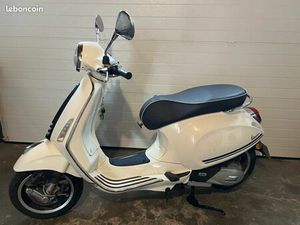 VESPA 125 BLANC / 4200KM / 2018 SÉRIE SPÉCIALE YACHCLUB