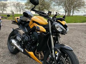 TRIUMPH STREET TRIPLE RS