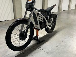 ELECTRIC MOTION ESCAPE 2020