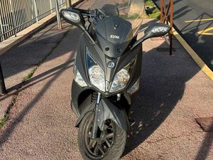 SYM GTS 125I - 1RE MAIN – TRÈS BON ÉTAT