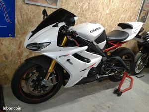 TRIUMPH DAYTONA 675 R ÉCHANGE