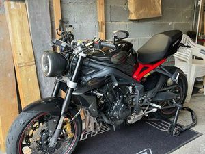 TRIUMPH STREET TRIPLE R 675