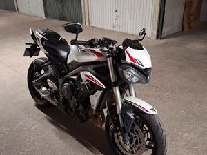 TRIUMPH STREET TRIPLE S 660