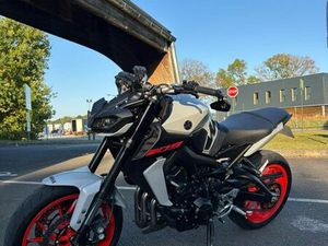 YAMAHA MT-09 ICE FLUO ROUGE