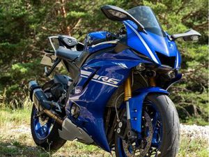 YAMAHA R6