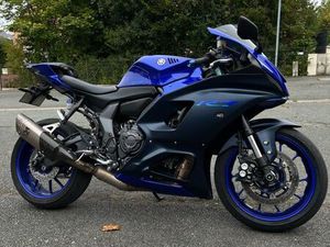 YAMAHA R7 2022 (A2) - TRÈS BON ÉTAT | LIGNE COMPLÈTE AKRAPOVIC