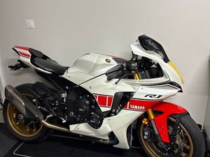 YAMAHA R1 60TH