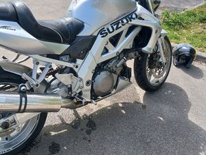 VEND OU ÉCHANGE MOTO