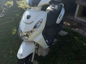 SCOOTER PEUGEOT KISBEE 50 ACTIVE 4T EURO 5 - 2 588 KM - PREMIÈRE MAIN