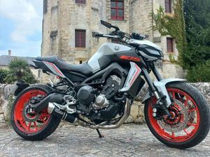 YAMAHA MT09