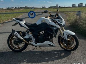 SUZUKI GSR750 YOSHIMURA