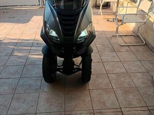 TRICITY 125 CONTRE METROPOLIS 400GT