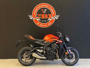 TRIUMPH STREET TRIPLE 765 R, VI SELGER VÅR UBETYDELIG BRUKTE DEMO!