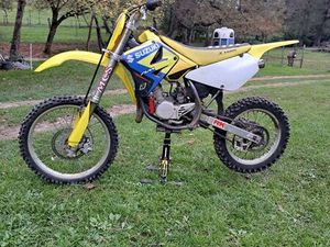 SUZUKI RM 85