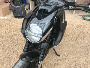 DUCATI DIAVEL FAIBLE KILOMÉTRAGE