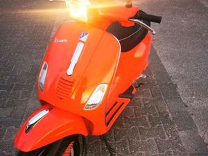 VESPA S50 50 CCM ROLLER MOPED