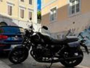 MOTO GUZZI V7