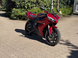 YAMAHA R1