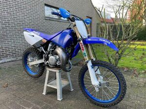 ② YAMAHA YZ 85