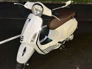 VESPA PRIMAVERA 50 CC 4T FOURNI AVEC CASQUE ET ANTIVOL