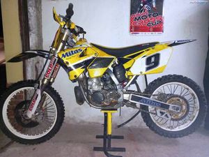 SUZUKI RM 250