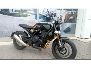 VENDO BRIXTON MOTORCYCLES CROSSFIRE 500 (2020) USATA A ANCONA (CODICE 9884899) - MOTO.IT