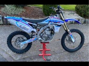 YAMAHA 450 YZF + REMORQUE FERMÉE