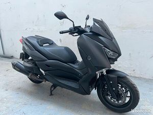 YAMAHA 400 X MAX