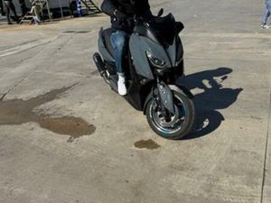 YAMAHA - X-MAX 300 TECH MAX