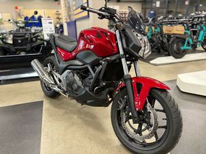 HONDA NC750 S EN ÄGARE SEDAN NY! LÅGMIL! UTTAGEN 2016!