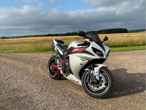YAMAHA R1 CROSSPLANE