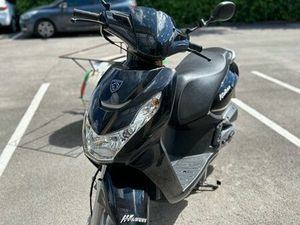 SCOOTER PEUGEOT KISBEE AVEC ACCESSOIRES