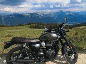 TRIUMPH BONNEVILLE T100 2019