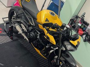 STREET TRIPLE 765 RS