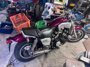 ② YAMAHA VMAX ( ÉDITION SPÉCIALE)