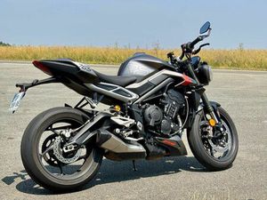 TRIUMPH STREET TRIPLE 765 RS