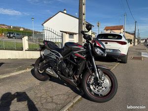 STREET TRIPLE RS