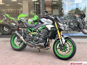 ② KAWASAKI Z900 SE