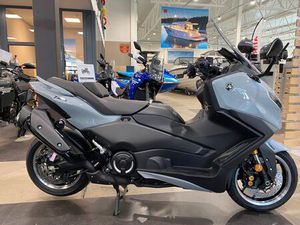 YAMAHA TMAX TECH MAX 560 FINNS I BUTIKEN FÖR OMG LEVERANS