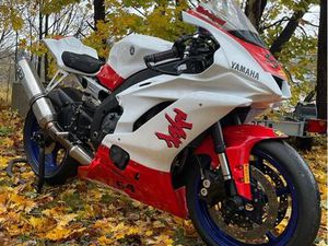 YAMAHA R6