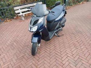NETTE APRILIA SPORTCITY 125CC — SCOOTERS | APRILIA — MARKTPLAATS