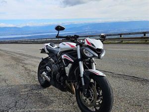 TRIUMPH STREET TRIPLE S 660 A2