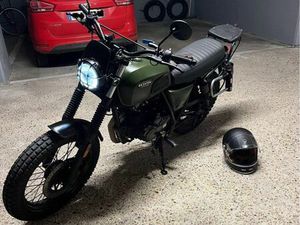 MOTO BRIXTON 125 CC SCRAMBLER