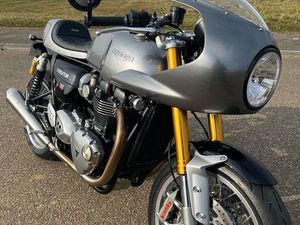 TRIUMPH THRUXTON 1200 R