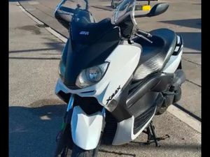 YAMAHA X-MAX 125