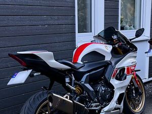 YAMAHA R7 WORLD GP 60TH ANNIVERSARY EDITION