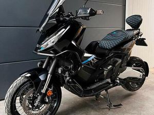 ② HONDA X-ADV 750 CUSTOM 2025 -AKRAPOVIC-GARANTIE 5ANS -2340KM