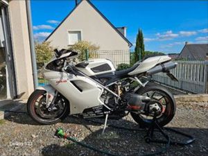 DUCATI 848