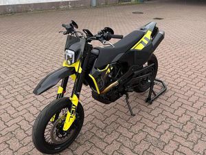 HUSQVARNA 701 SUPERMOTO